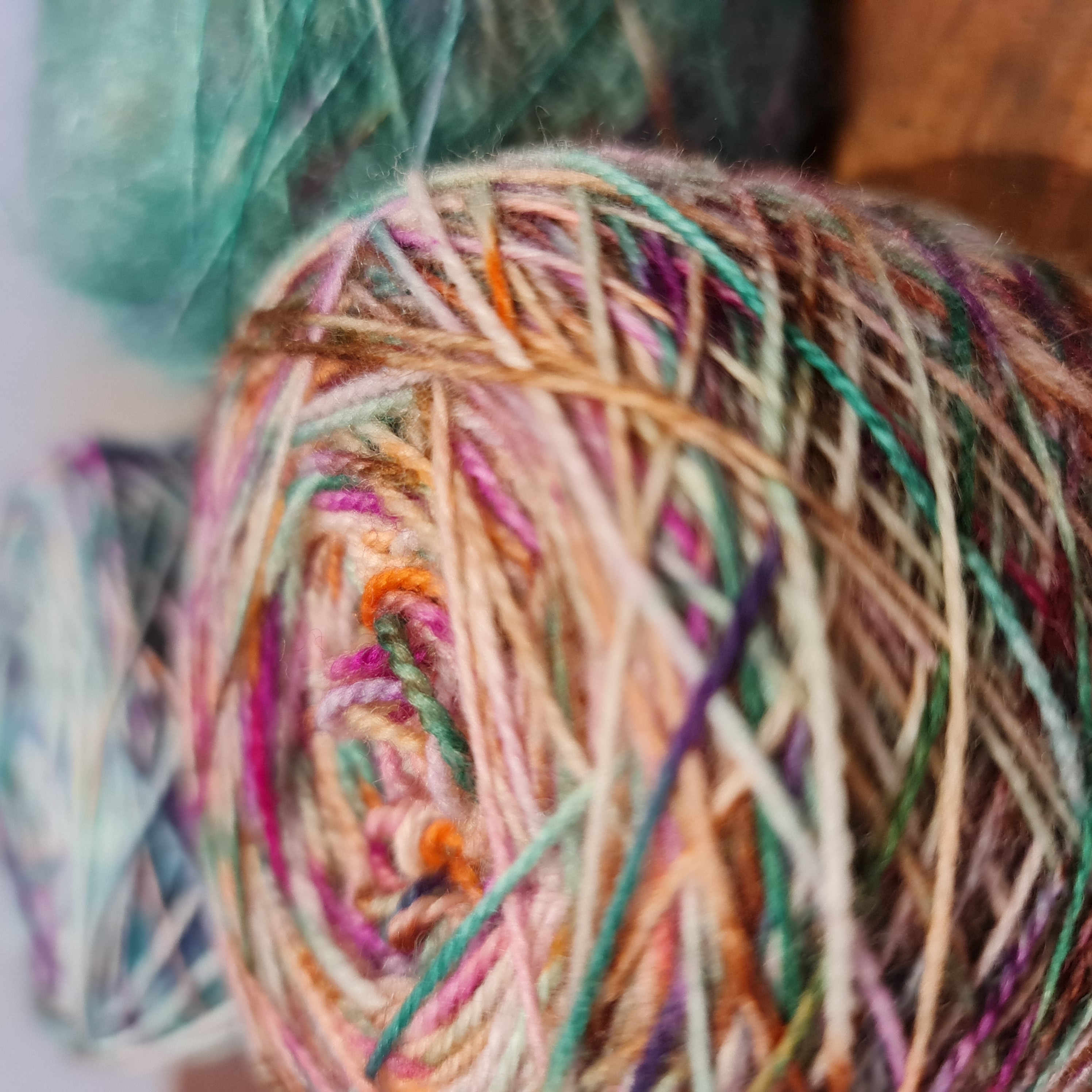 Hand-painting yarn & speckles 