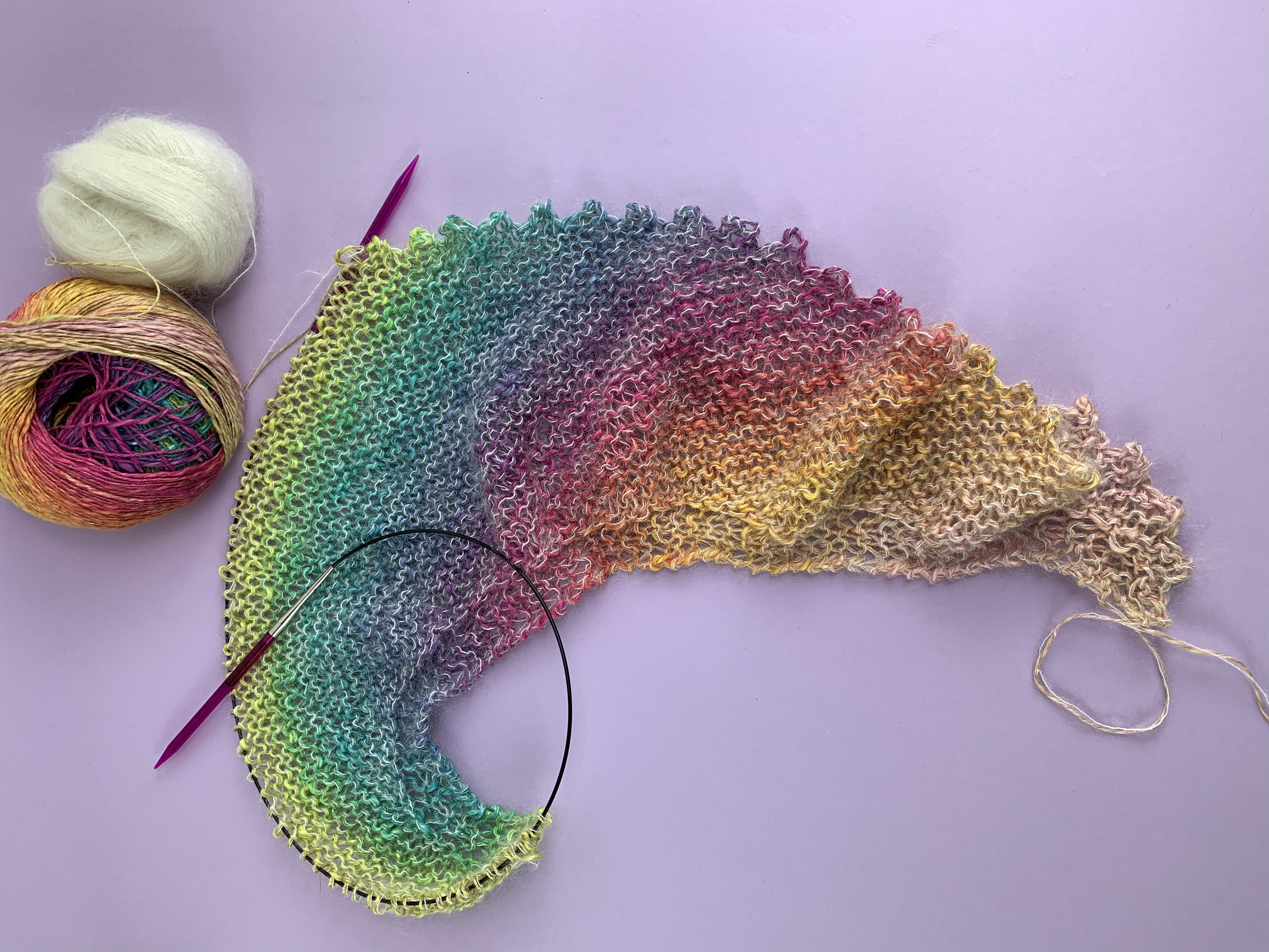 Asymetrisches Volanttuch