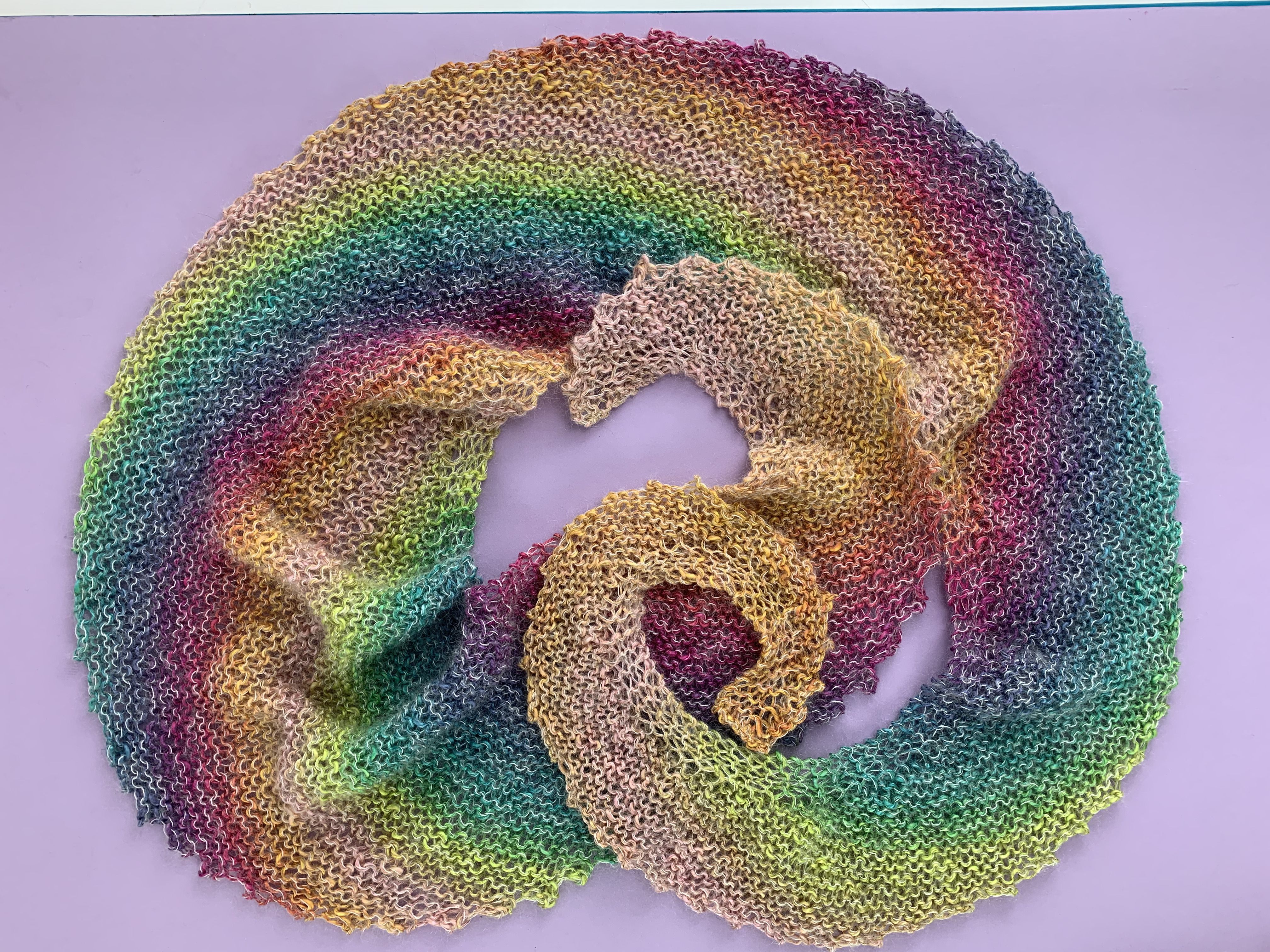 Asymetrisches Volanttuch