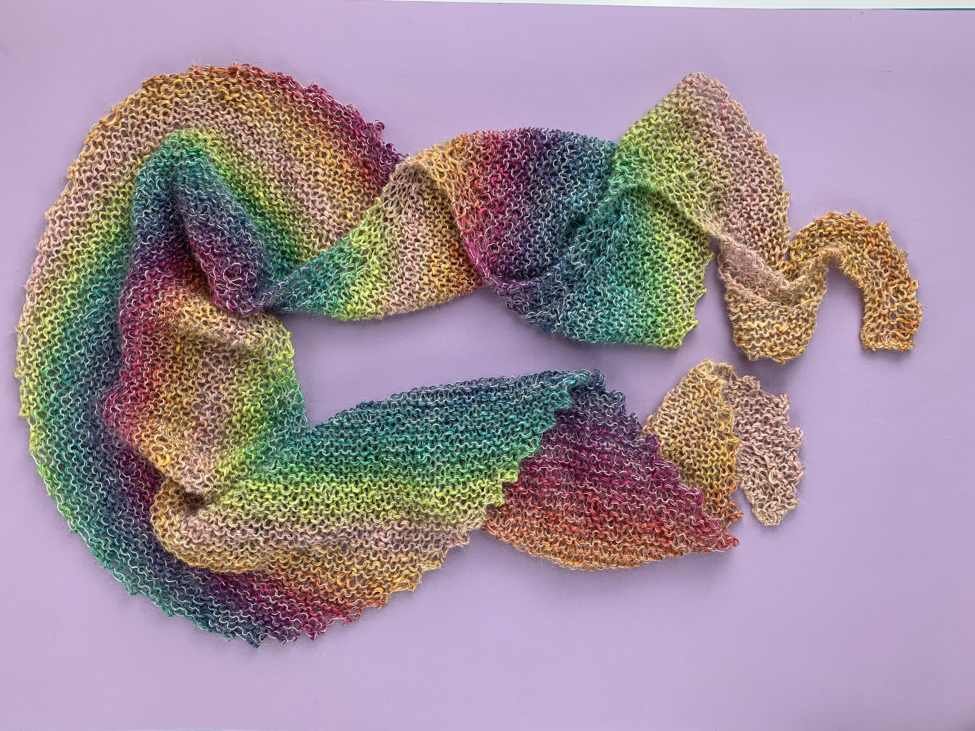 Asymetrisches Volanttuch